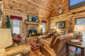 Minutes to Dollywood &The Island in Pigeon Forge Hot tubOutdoor FirepitGas GrillIndoor Fireplace